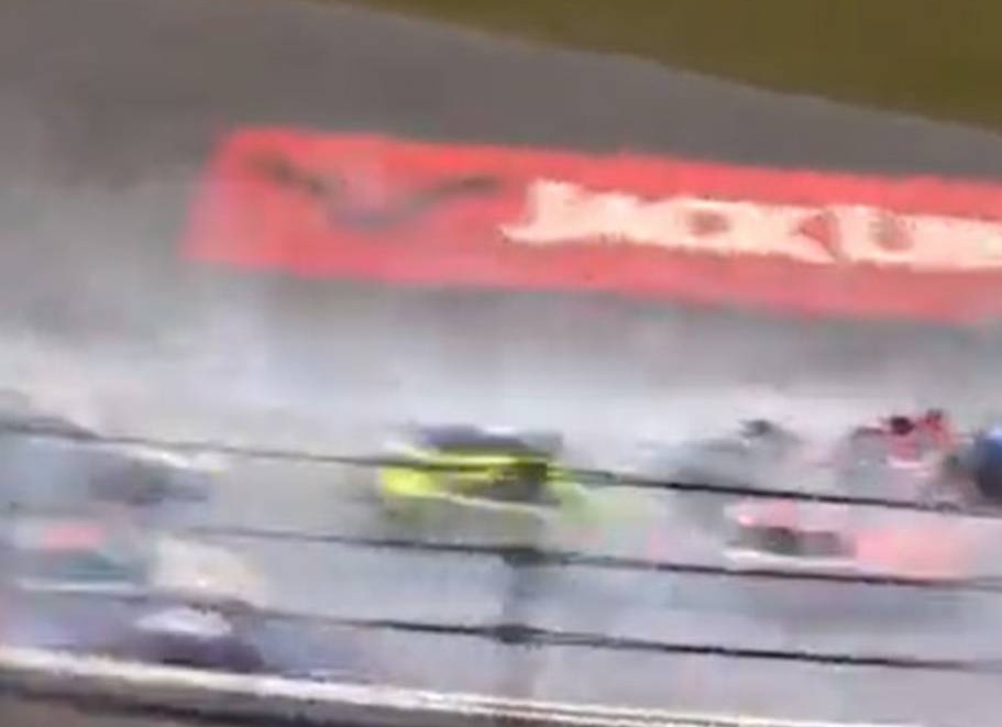 Авария с участием 27 автомобилей произошла на гонке NASCAR Cup Series в США