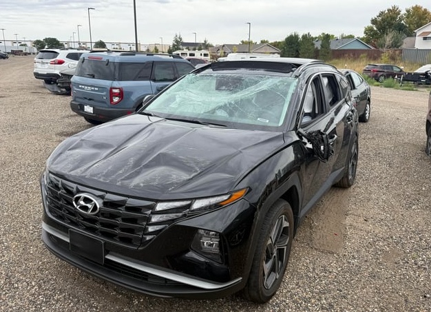 Hyundai после ДТП пролетел рядом со стоявшим на улице жителем Нижнего Новгорода